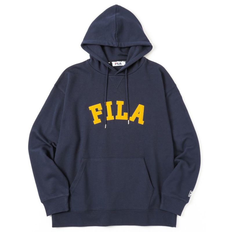 【オンラインストア限定】FILA カレッジロゴプルオーバーパーカー メンズ商品画像-1