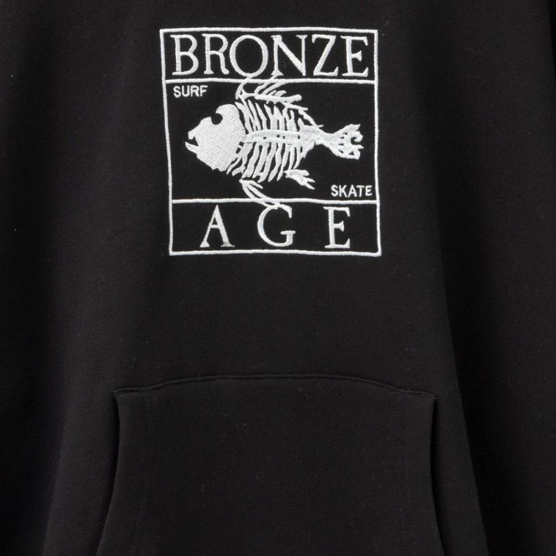 【オンラインストア限定】BRONZE AGE ボックスロゴビッグパーカー メンズ