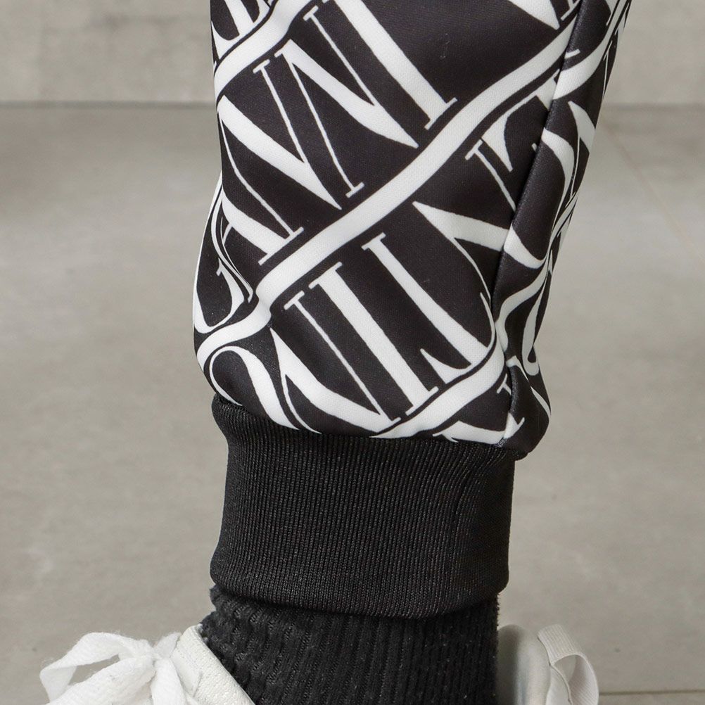 [期間限定価格]【オンラインストア限定】GIANNI VALENTINO ポンチ素材 総柄ジョガーパンツ メンズ商品サムネイル-9