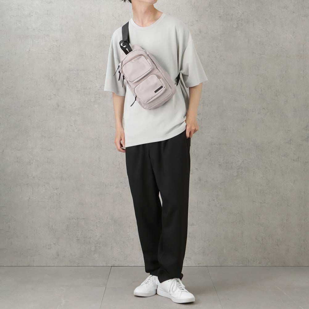 URBAN COLLECTION ツイルボディバッグ