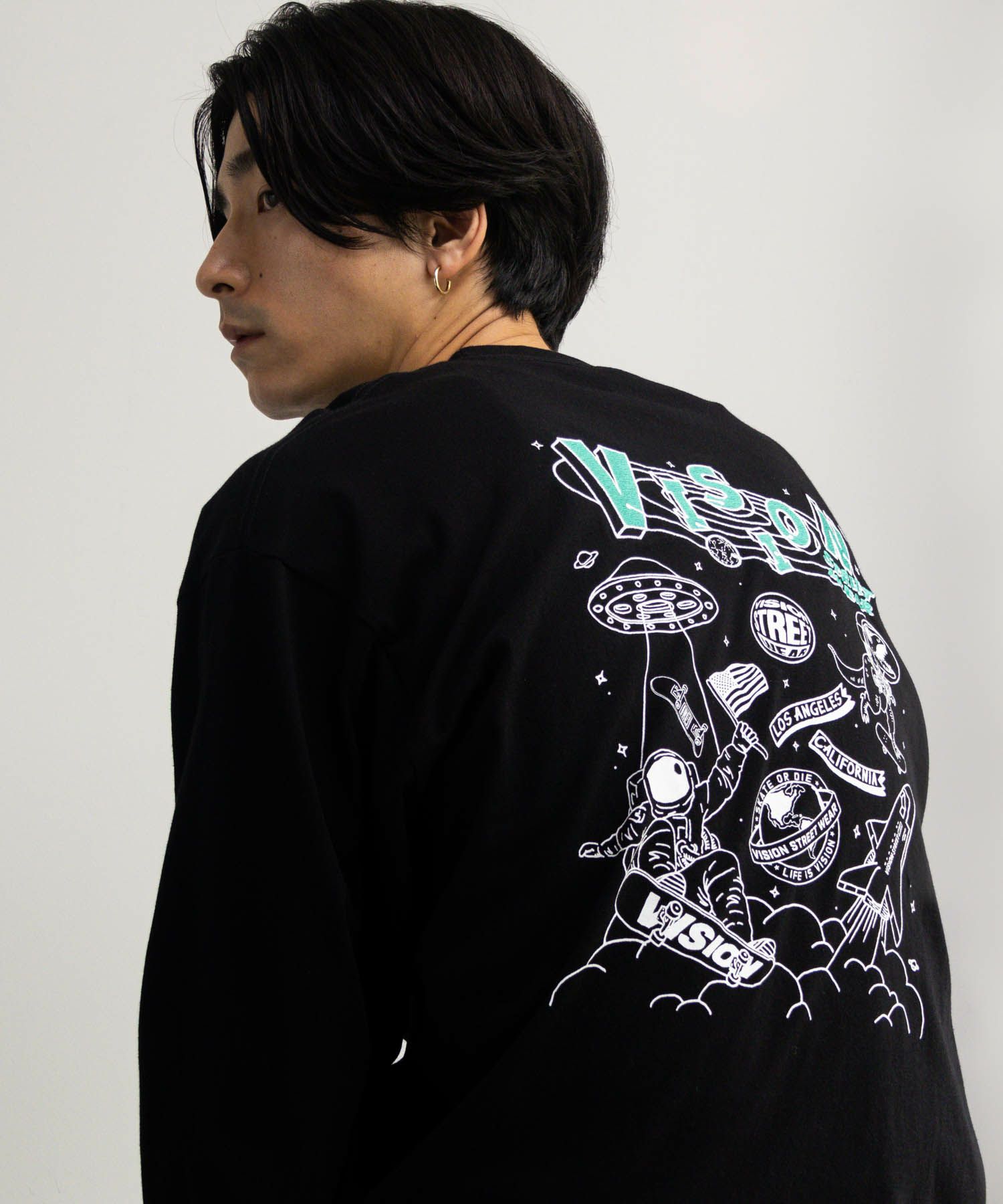 [期間限定価格]【オンラインストア限定】VISION STREET WEAR  スペースマルチイラスト長袖Tシャツ メンズ商品サムネイル-6