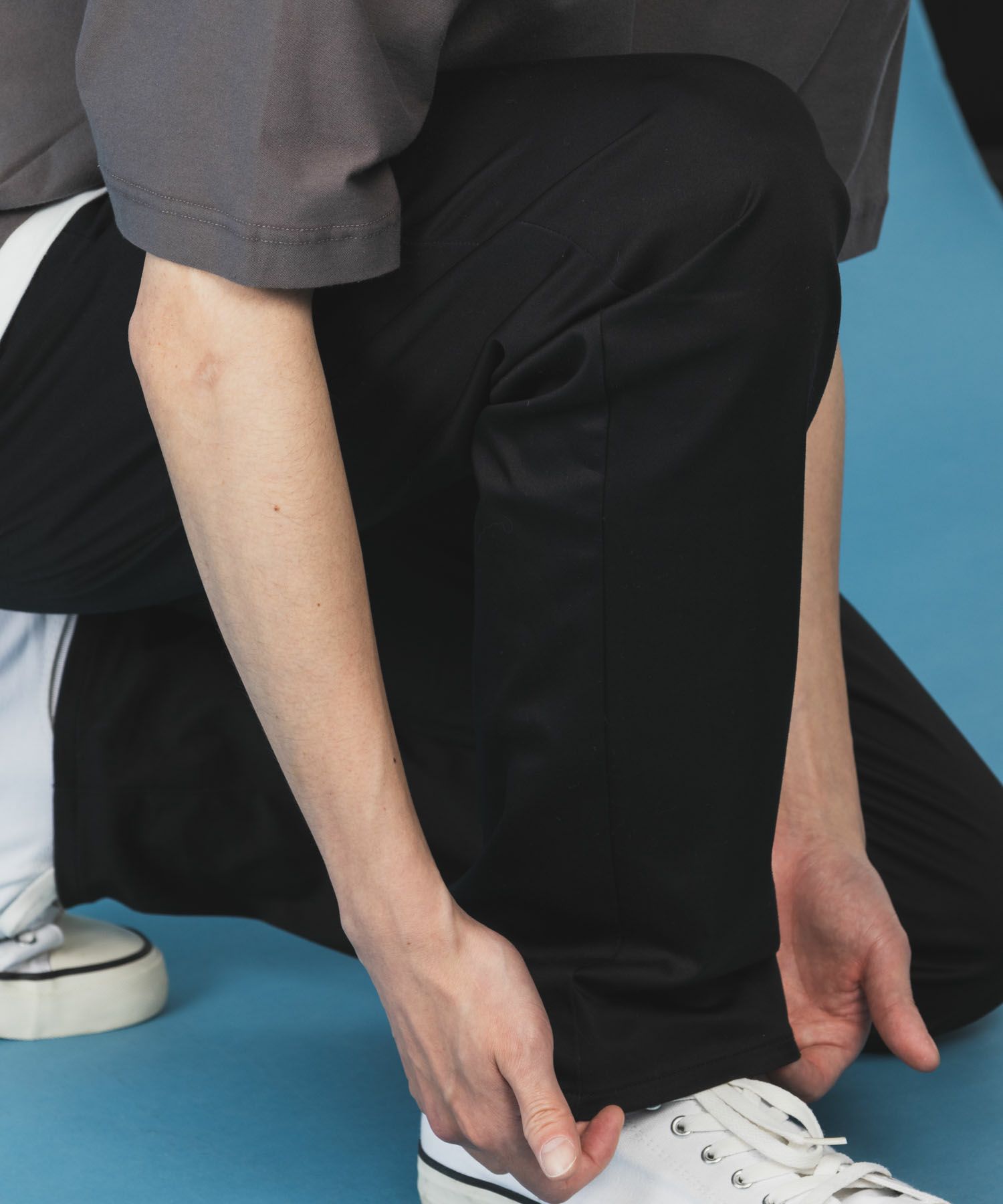 NAVY SARARI サテンクールテーパードパンツ メンズ商品サムネイル-8