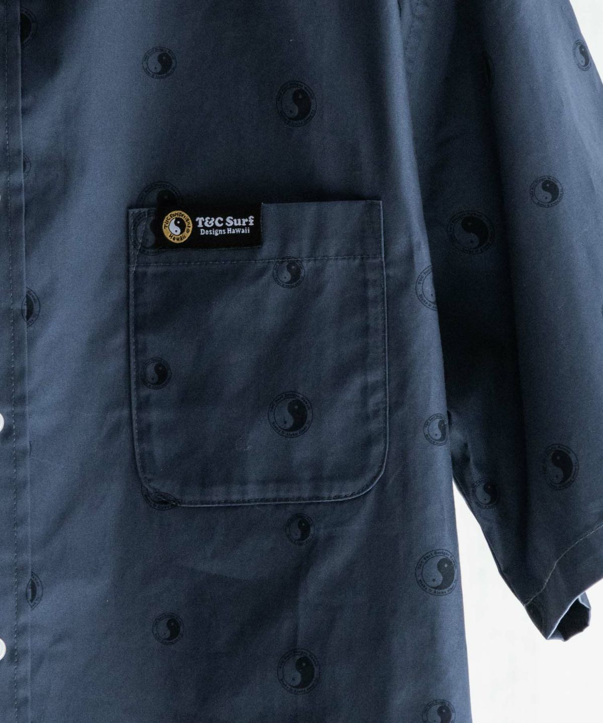 T&C Surf Designs インヤン総柄シャツ メンズ