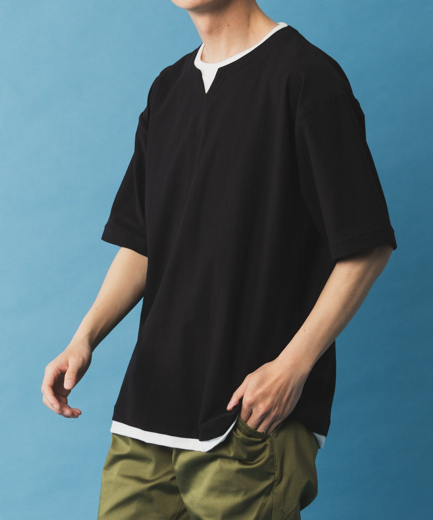 SARARI NAVY 冷感キーネックTシャツ メンズ