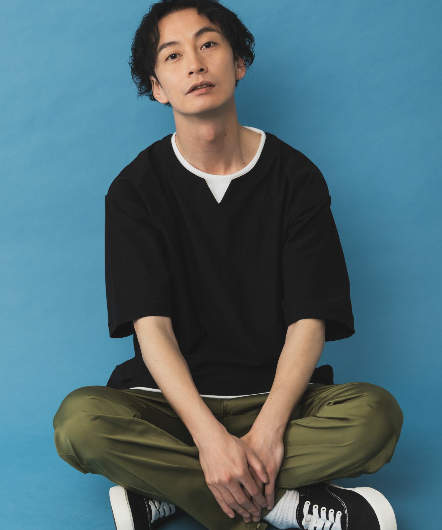 SARARI NAVY 冷感キーネックTシャツ メンズ