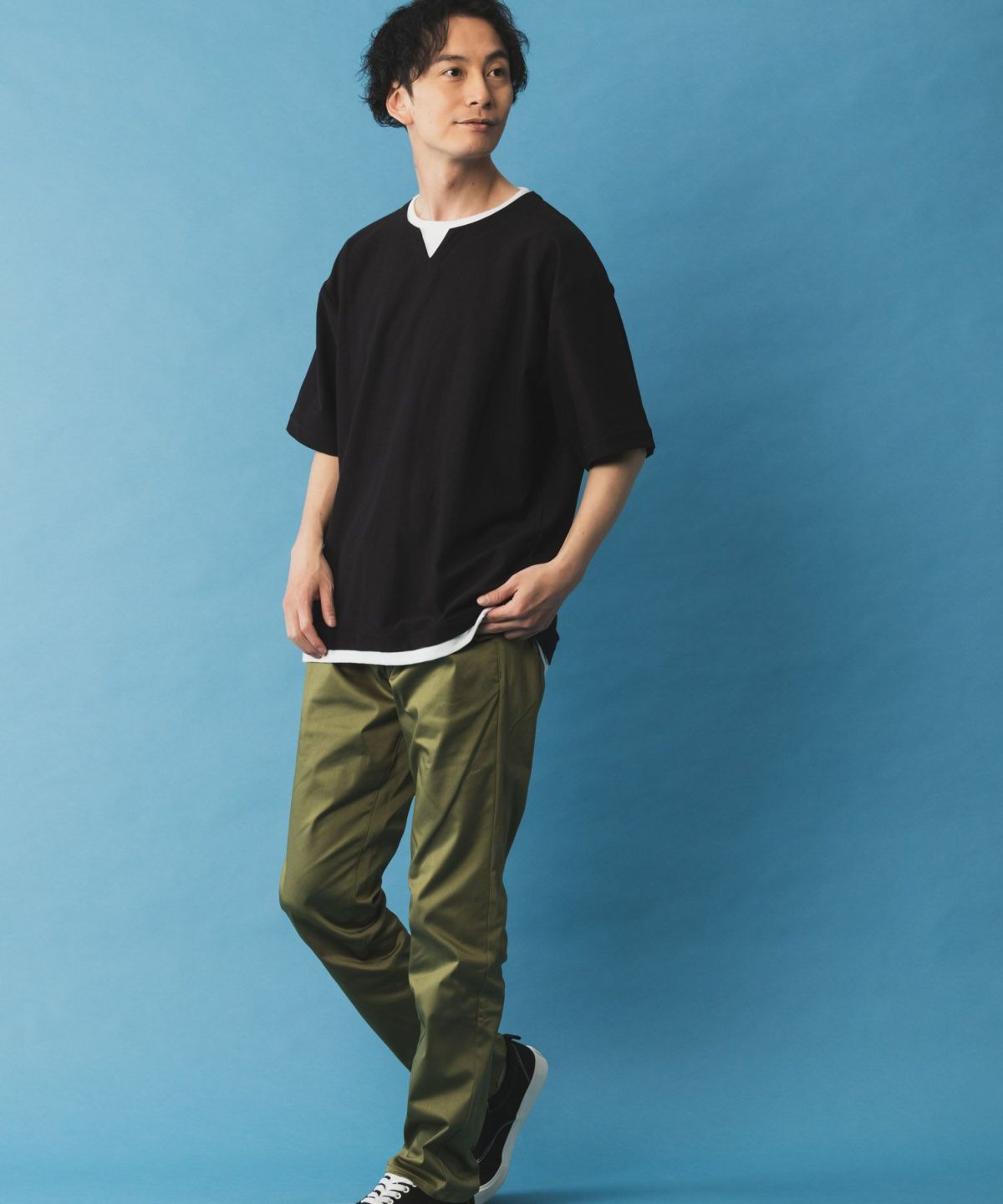 SARARI NAVY 冷感キーネックTシャツ メンズ