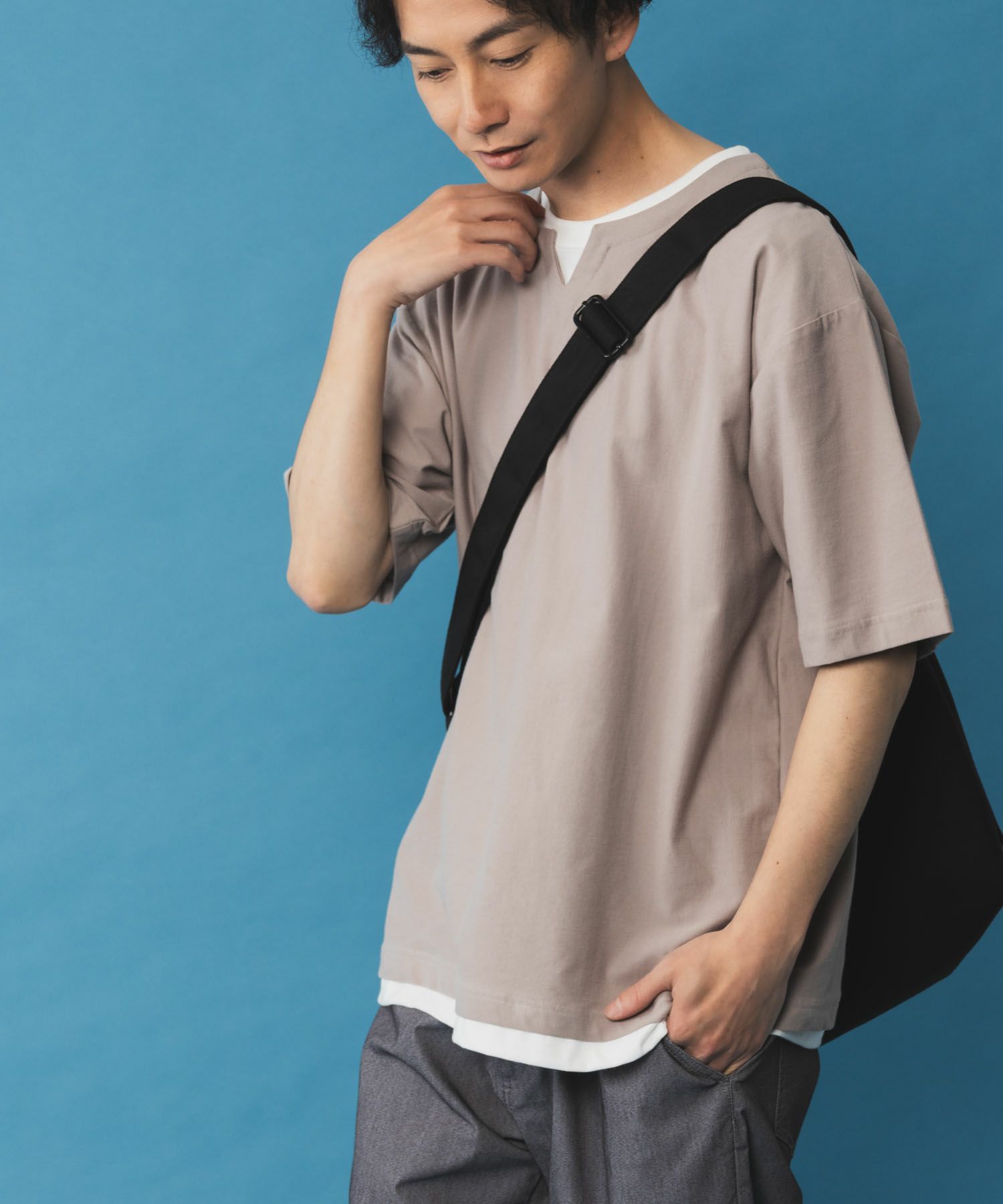 SARARI NAVY 冷感キーネックTシャツ メンズ