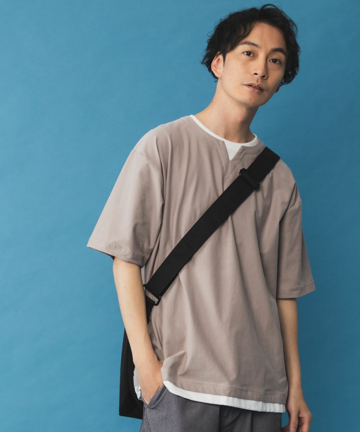 SARARI NAVY 冷感キーネックTシャツ メンズ