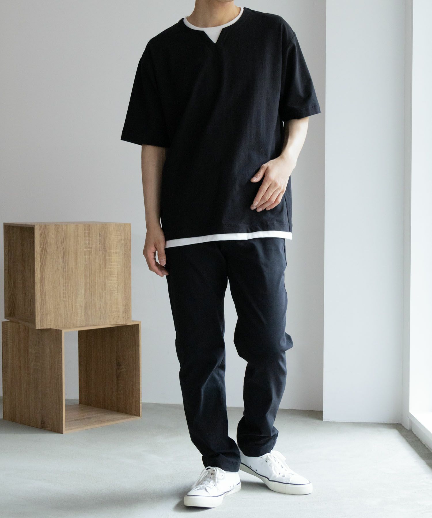 SARARI NAVY 冷感キーネックTシャツ メンズ