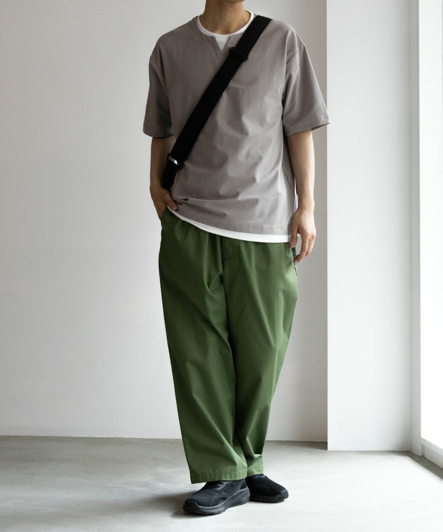 SARARI NAVY 冷感キーネックTシャツ メンズ