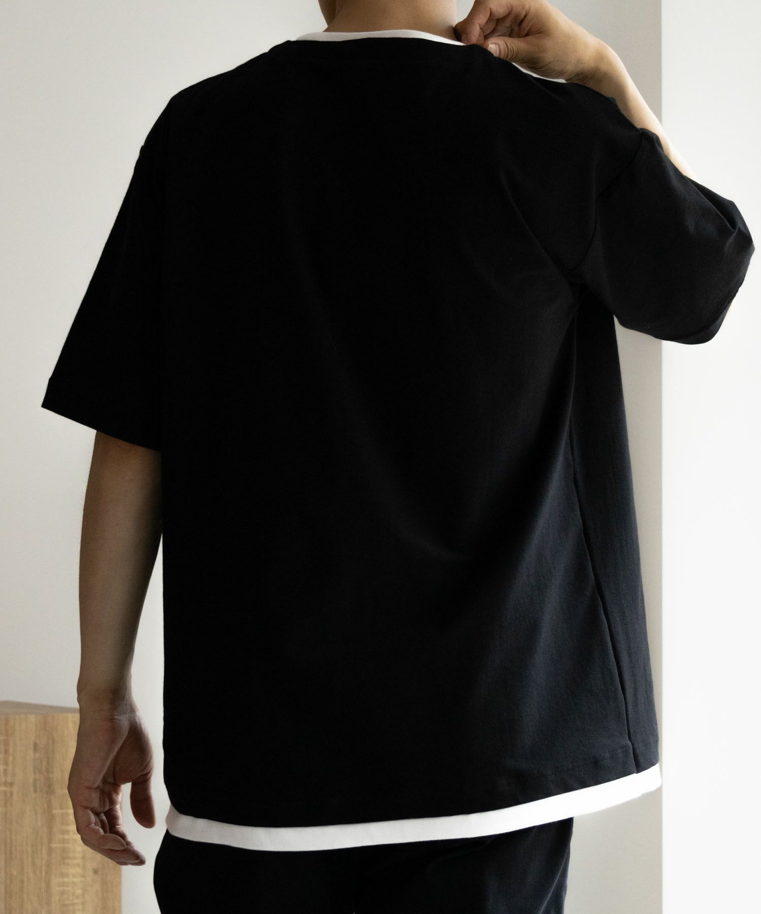 SARARI NAVY 冷感キーネックTシャツ メンズ