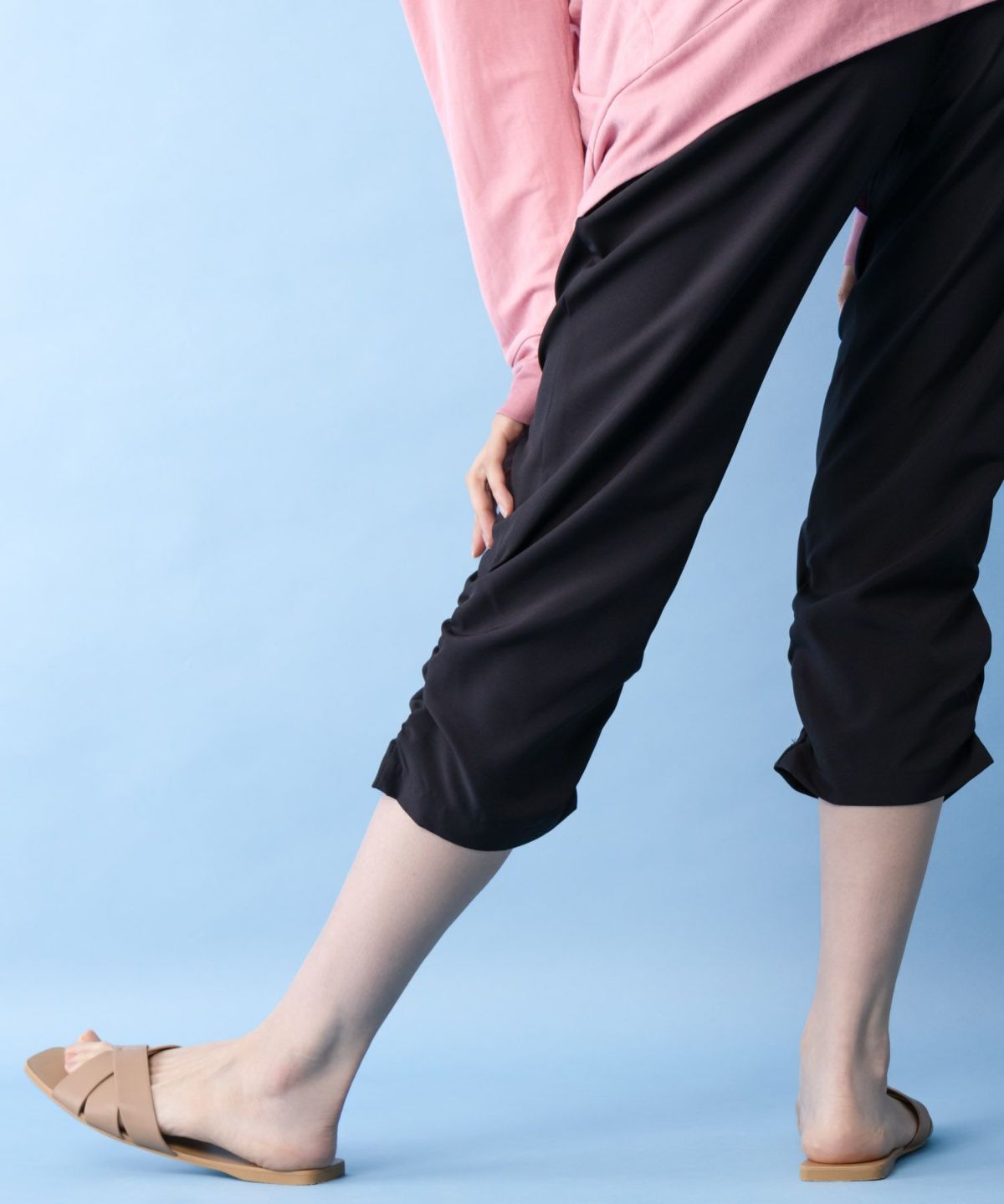 SARARI NAVY シャーリングパンツ レディース