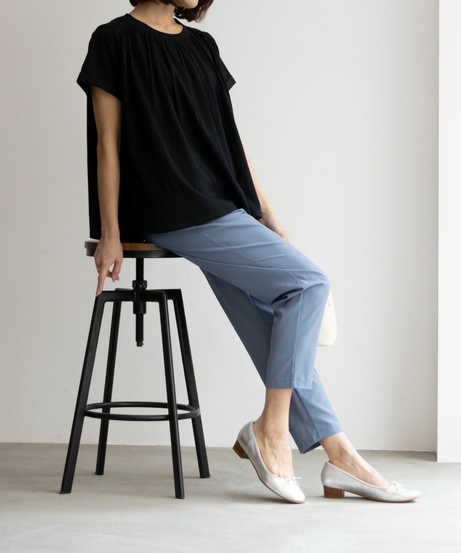 NAVY SARARI テーパードパンツ レディース