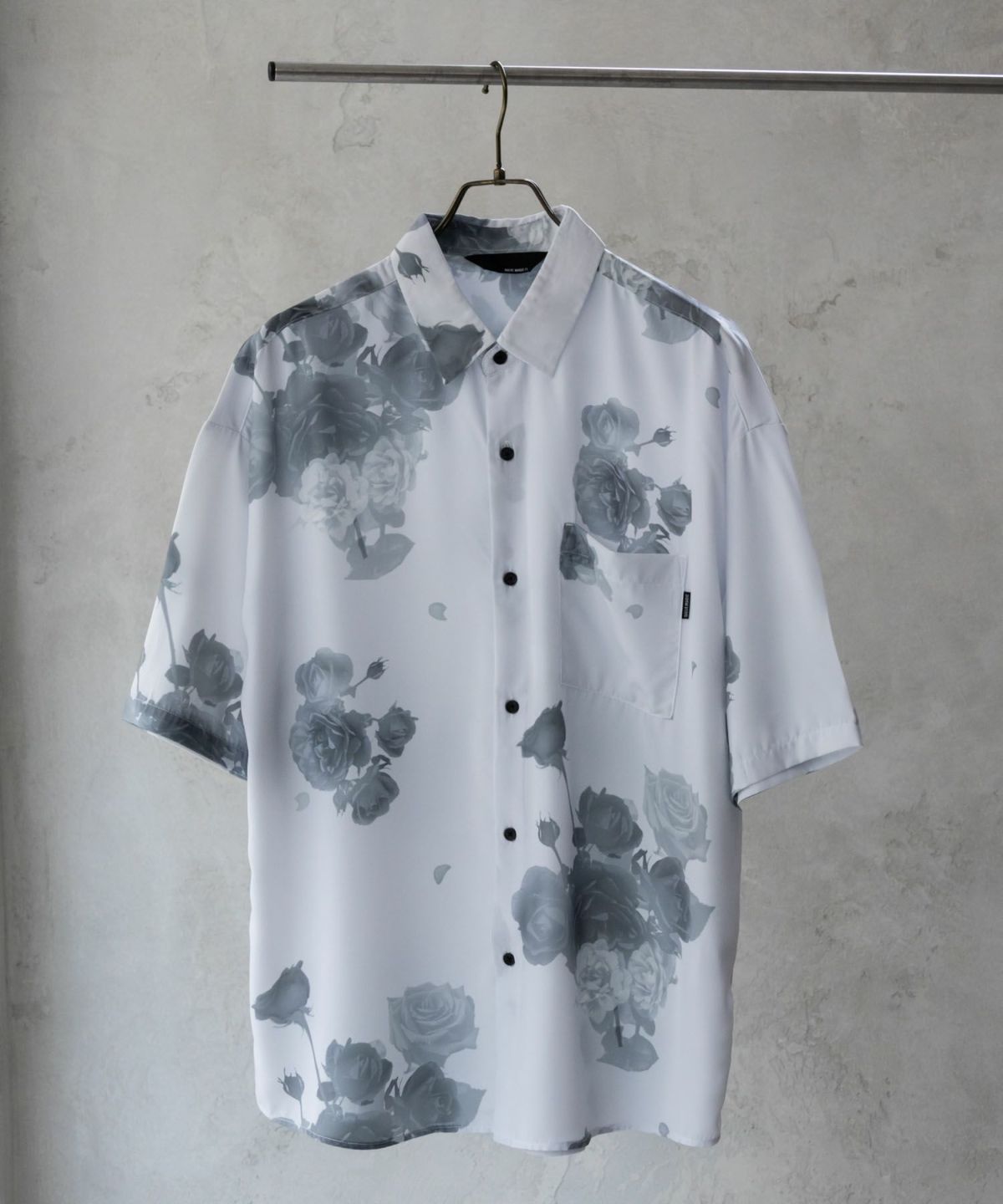 NAIVE MAGIC シルクタッチポリエステル ルーズサイズ総柄半袖シャツ メンズ