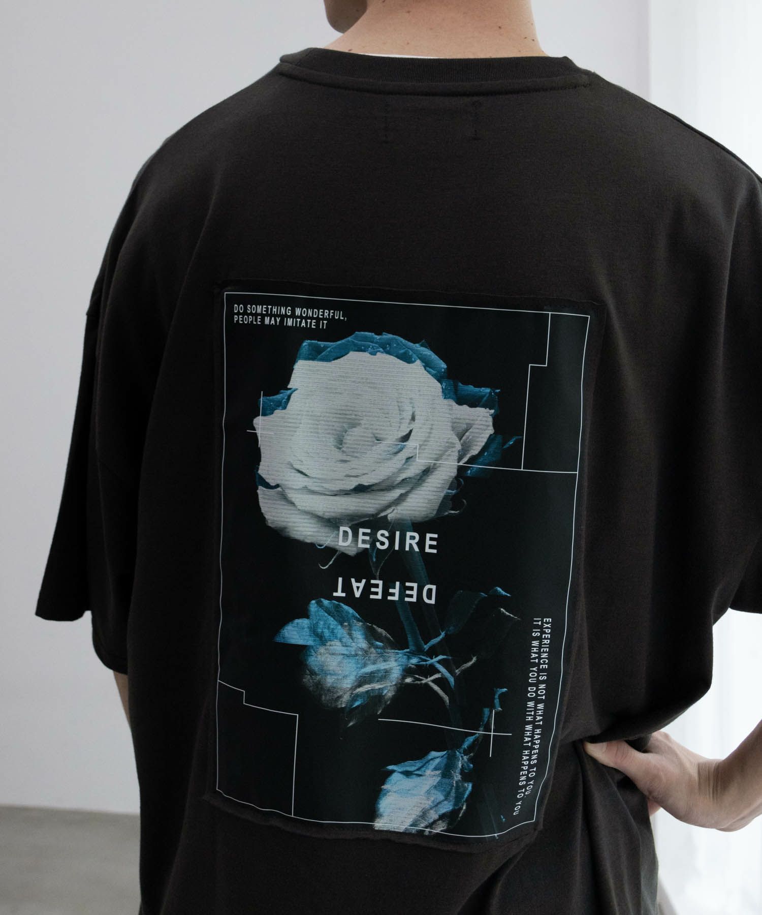NOBLE PRODUCT フォト花プリントショートスリーブTシャツ メンズ 