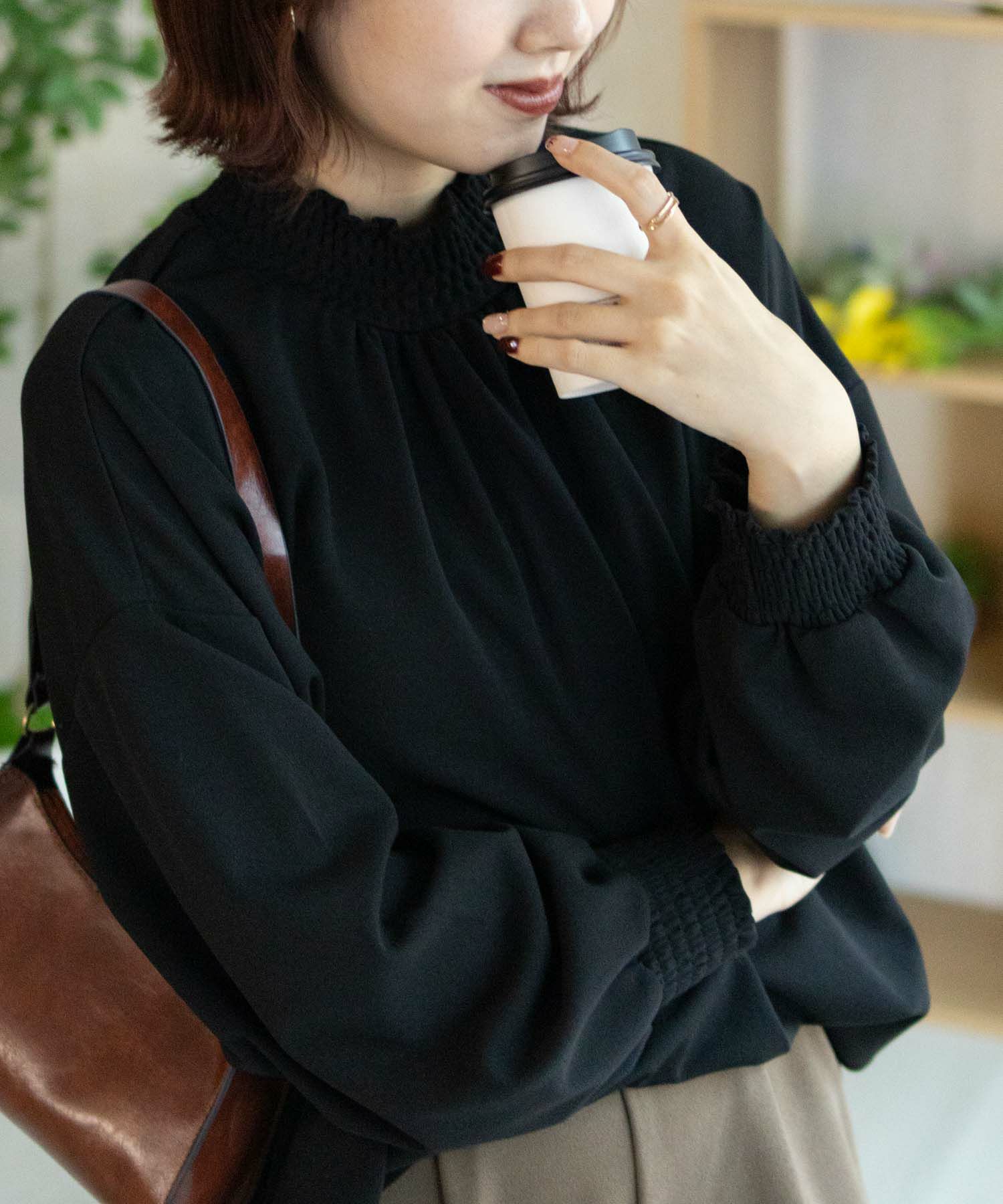 Howdy Marie 梨地ハイネックシャーリングブラウス レディース