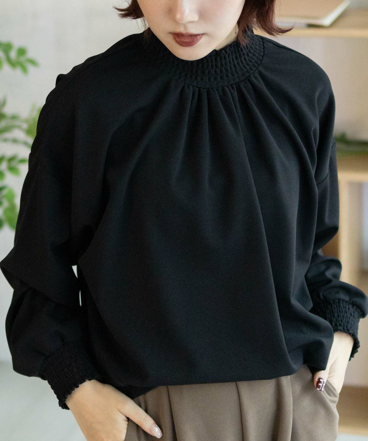 Howdy Marie 梨地ハイネックシャーリングブラウス レディース