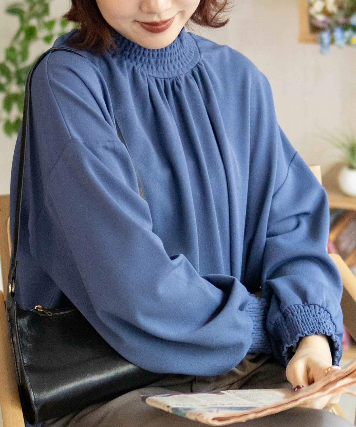 Howdy Marie 梨地ハイネックシャーリングブラウス レディース