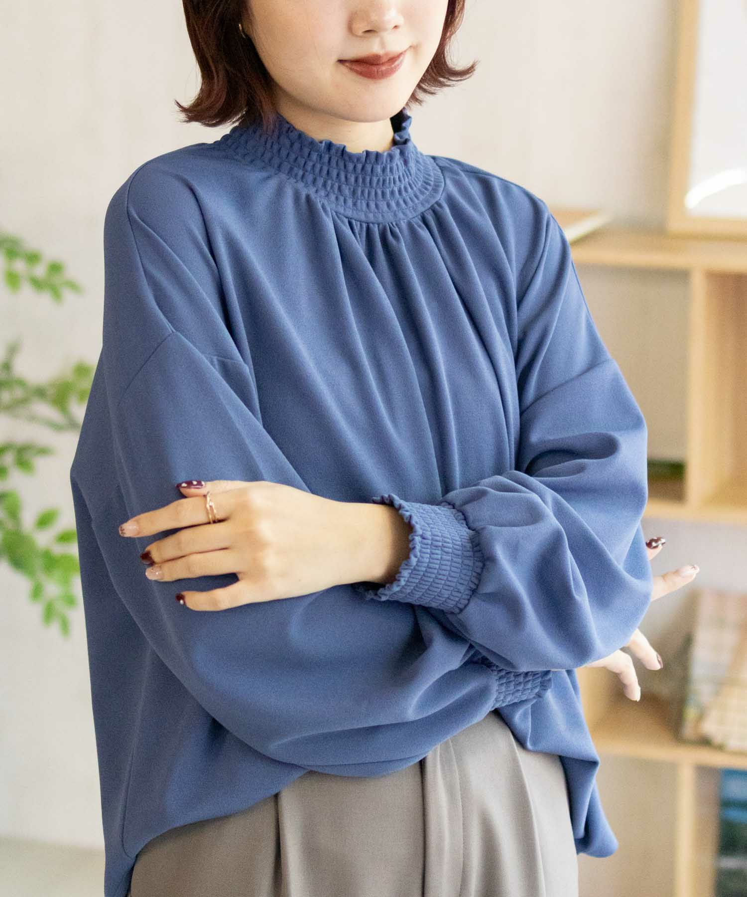 Howdy Marie 梨地ハイネックシャーリングブラウス レディース