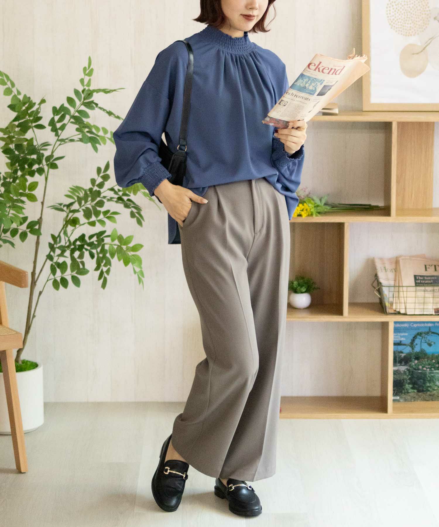 Howdy Marie 梨地ハイネックシャーリングブラウス レディース