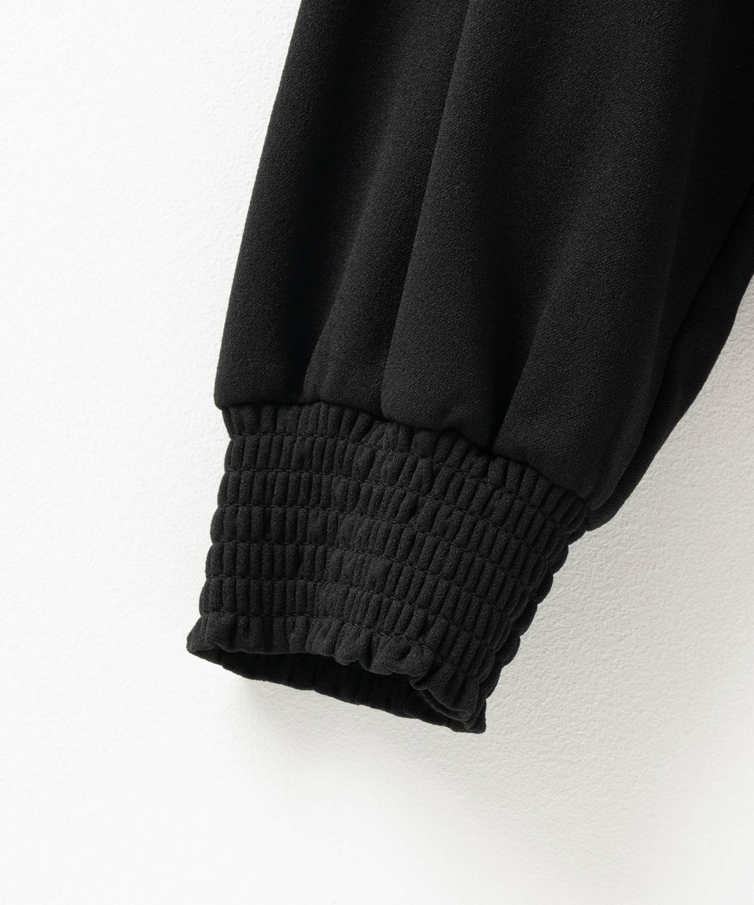 Howdy Marie 梨地ハイネックシャーリングブラウス レディース