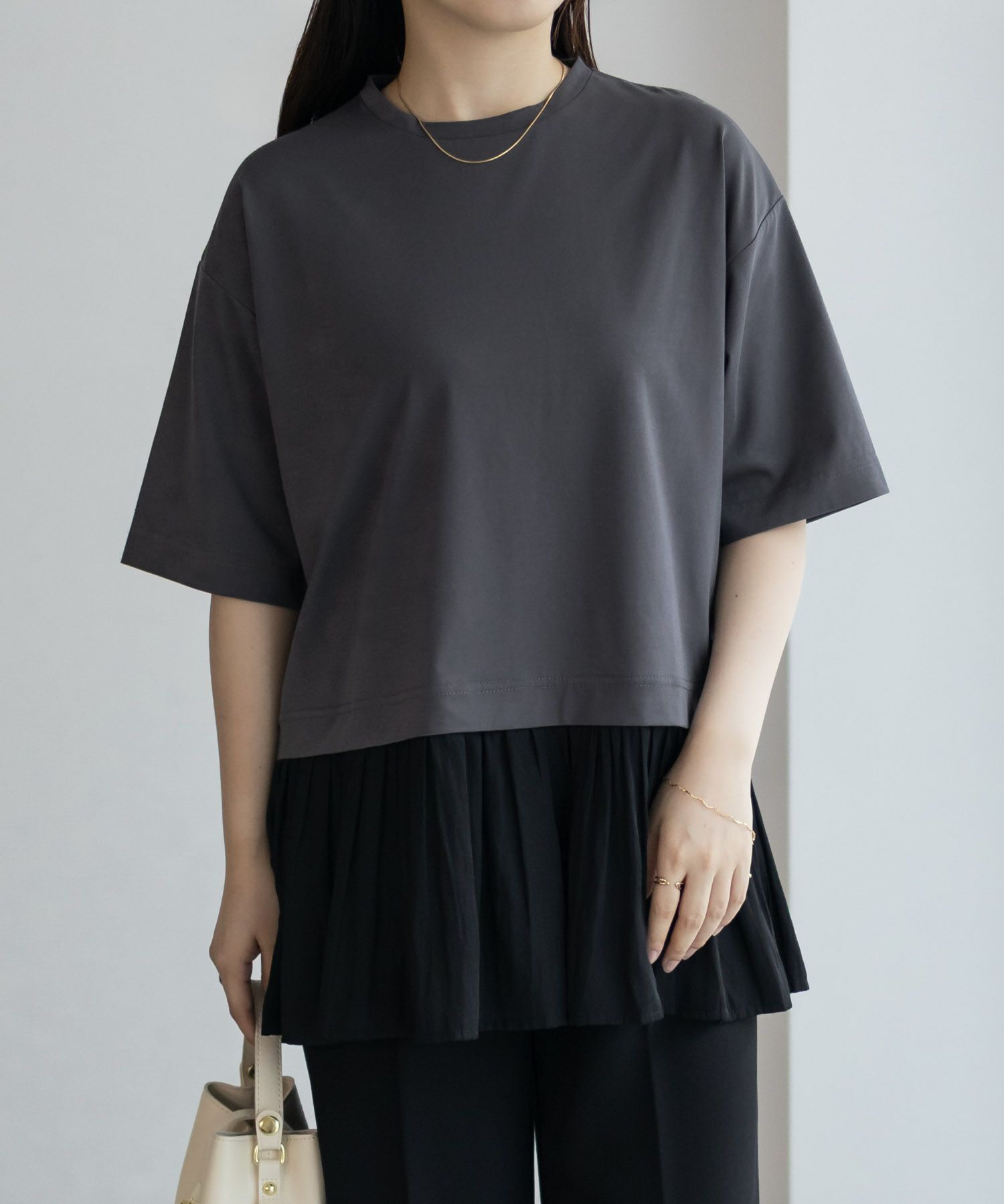 HusHusH  裾フリル切替5分袖プルオーバー レディース メール便 対応商品商品画像-1