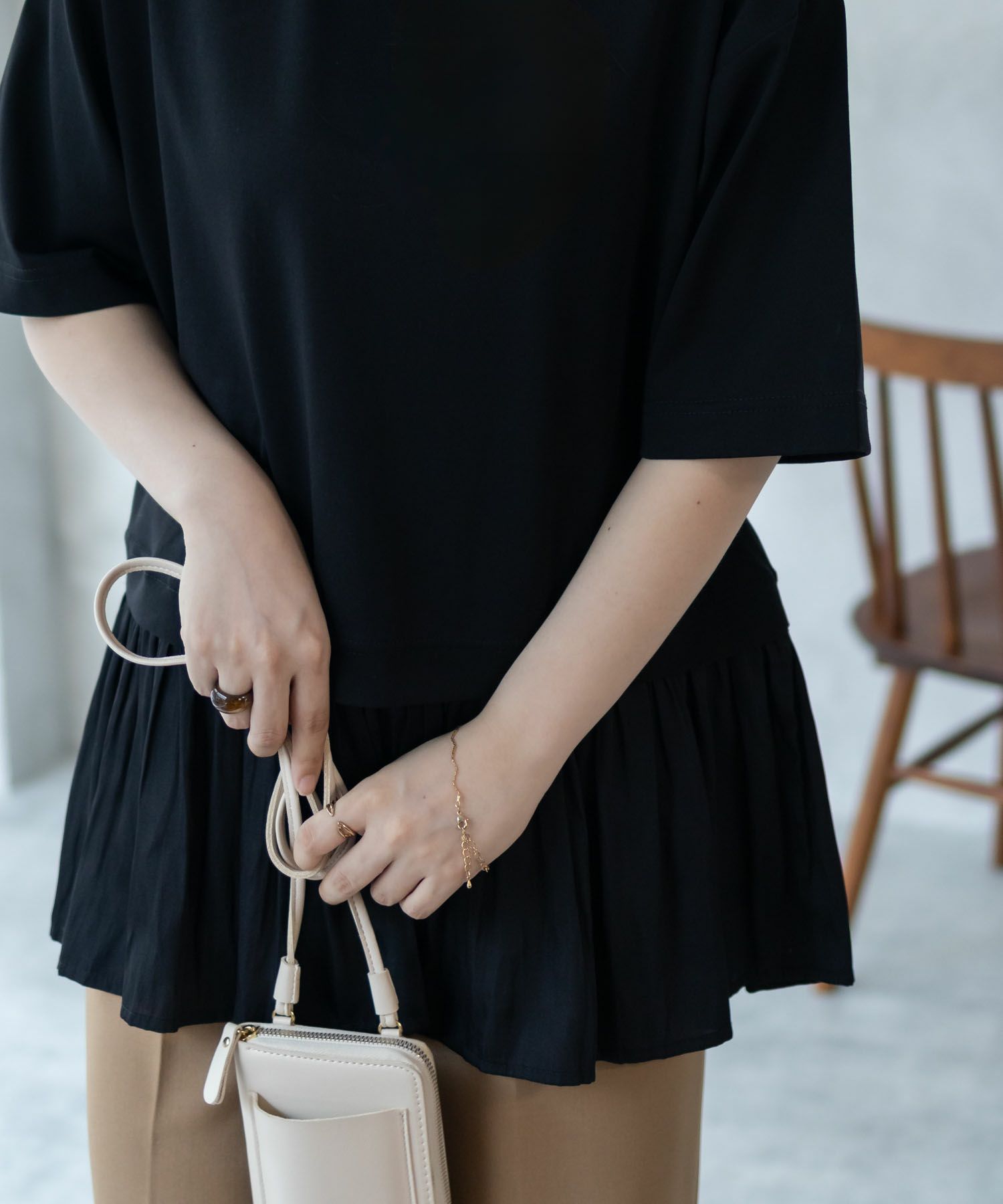 HusHusH 裾フリル切替5分袖プルオーバー レディース メール便 対応商品商品画像-15