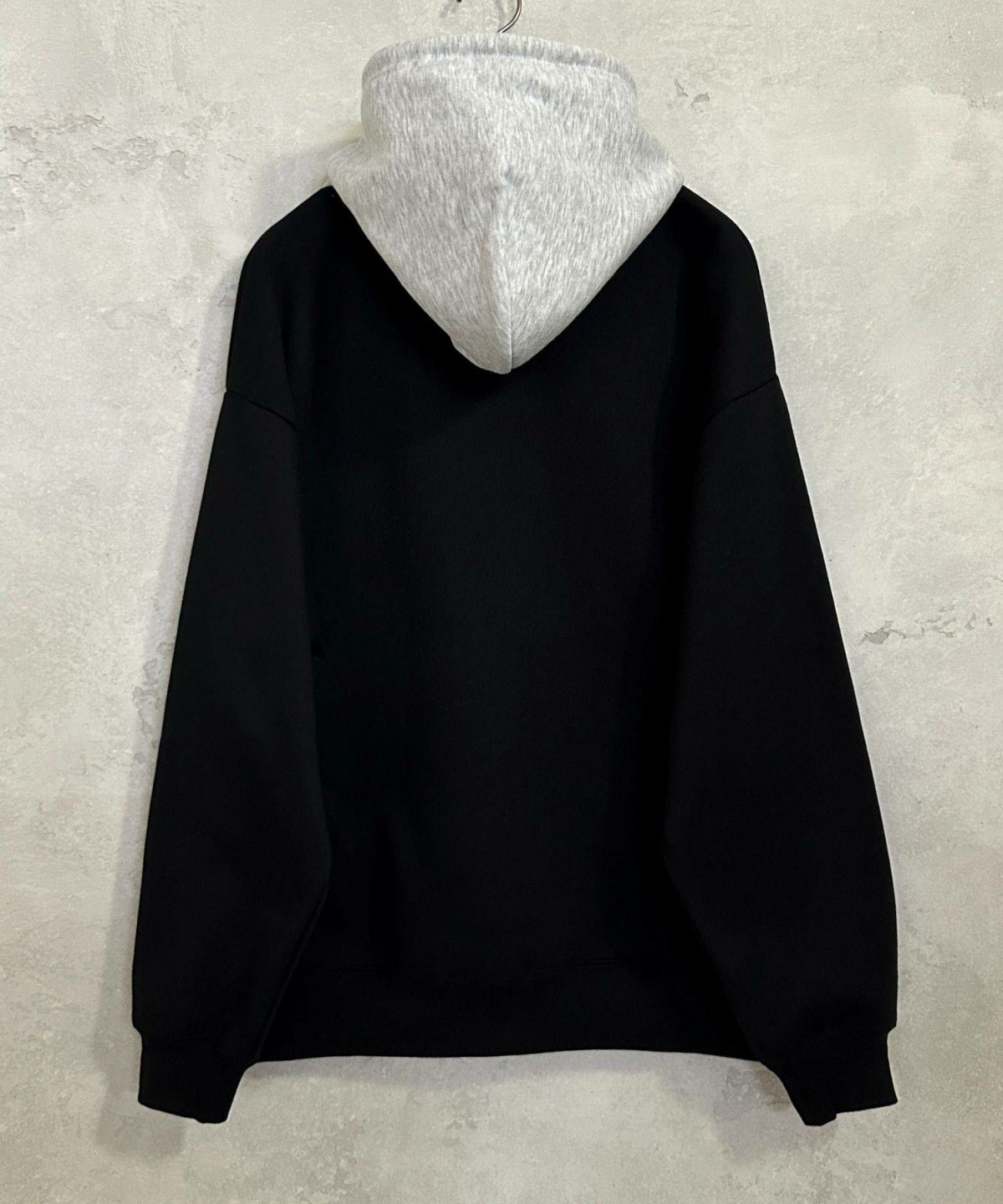 THRASHER 裏起毛胸刺繍フーディー メンズ