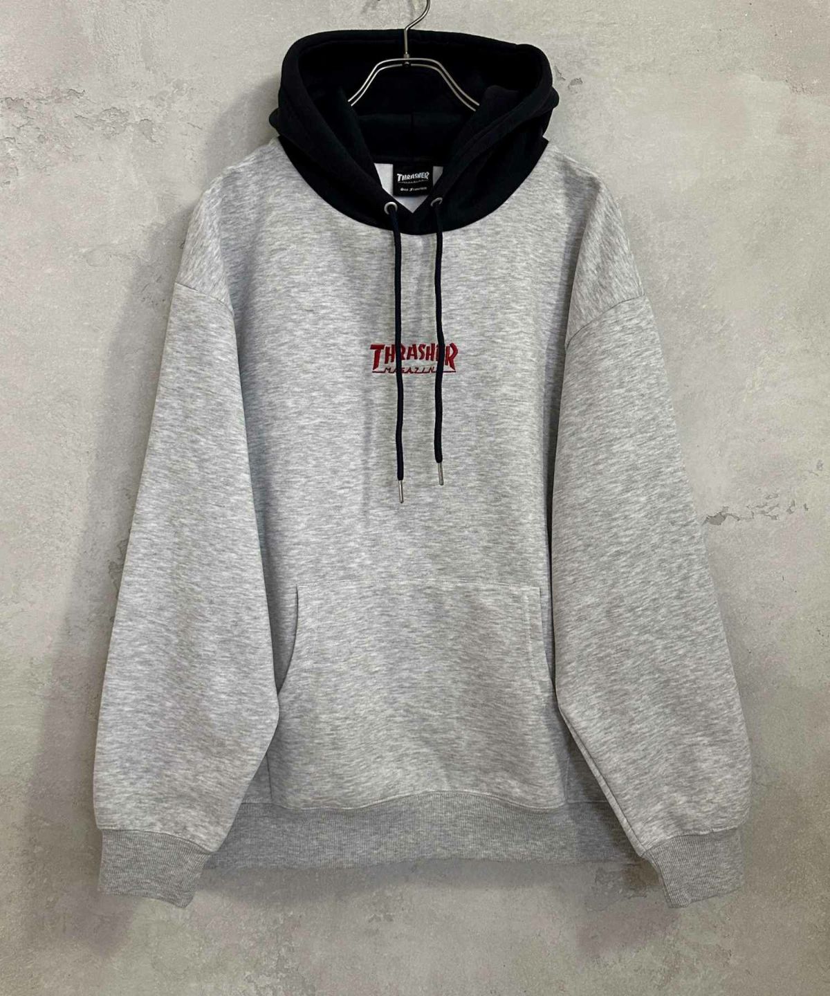 THRASHER 裏起毛胸刺繍フーディー メンズ