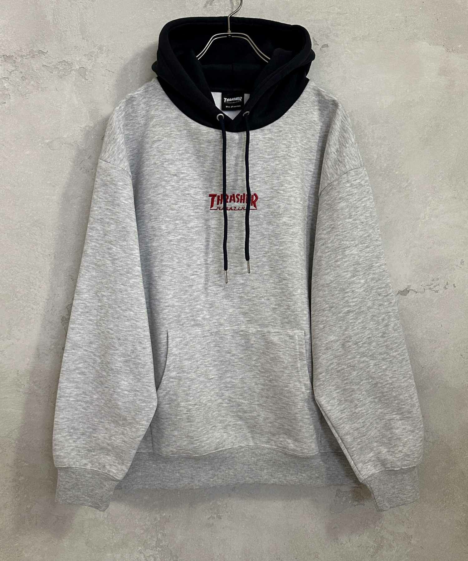 THRASHER 裏起毛胸刺繍フーディー メンズ