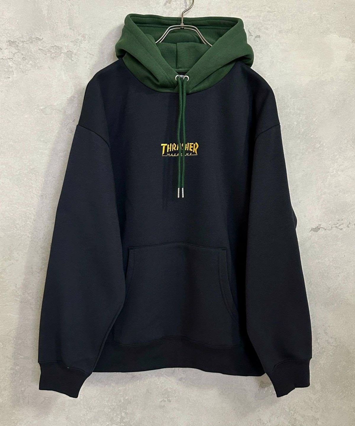 THRASHER 裏起毛胸刺繍フーディー メンズ