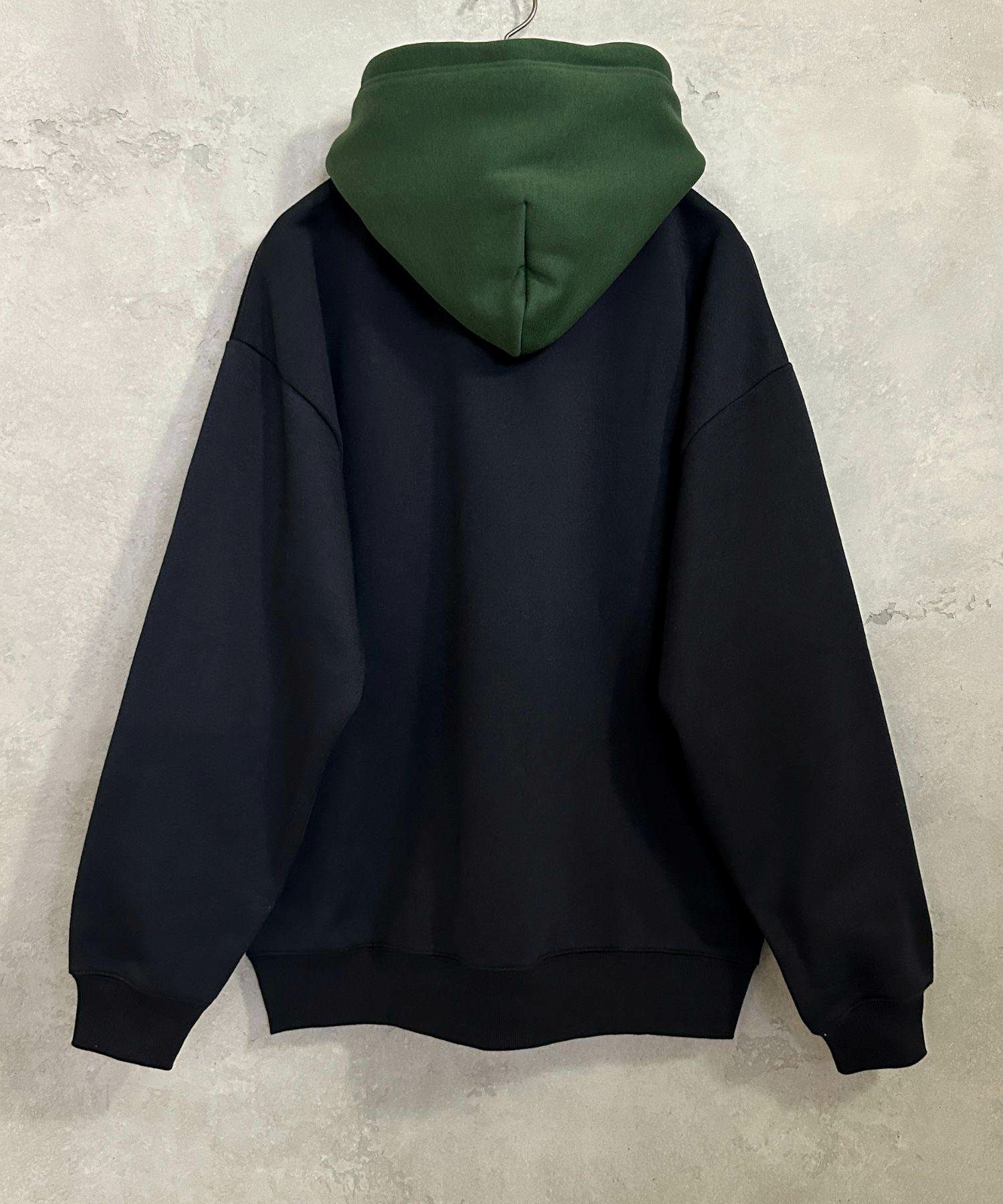THRASHER 裏起毛胸刺繍フーディー メンズ