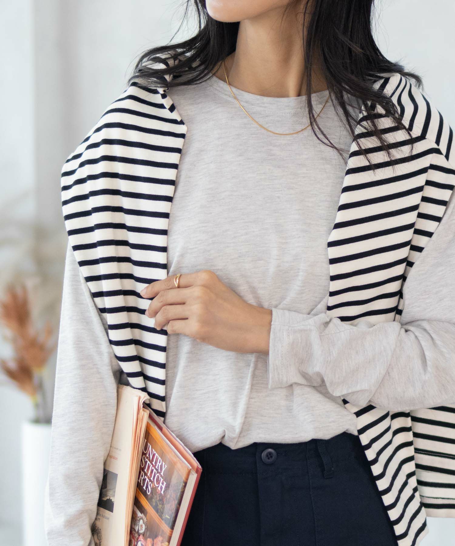 NAVY ベーシック裾ラウンド長袖Tシャツ レディース ネコポス 対応商品