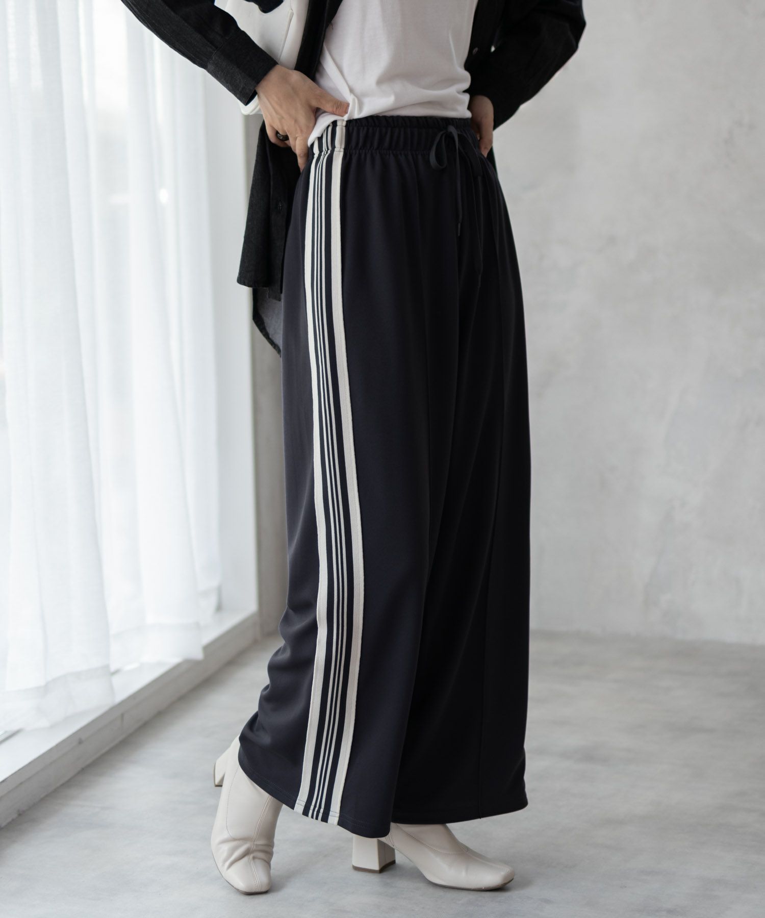 nAvy サイドラインパンツ レディース商品画像-1