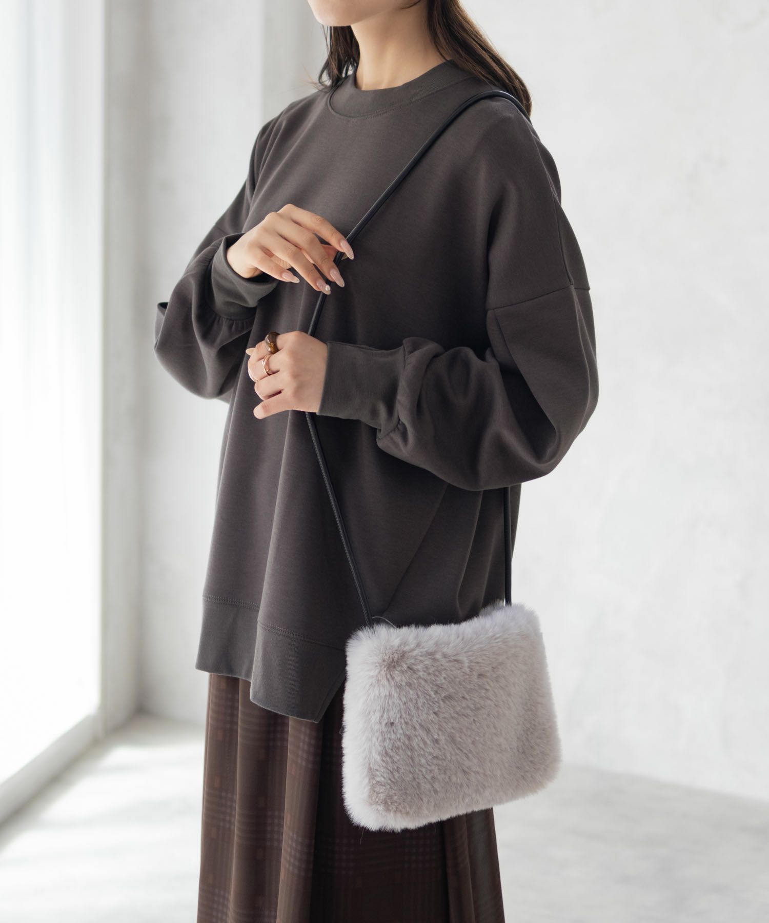 HusHusH  ポンチ素材 ルーズ袖タックプルオーバー レディース商品画像-2