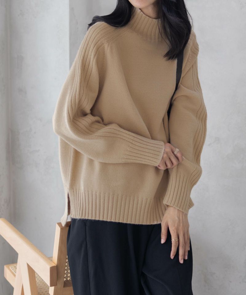 【値下げ】DECEMBER MAY ストライプロゴ　ハイネックニット　Mサイズ Decembermay 長袖保温ニット モックネック 月間優良ショップ受賞