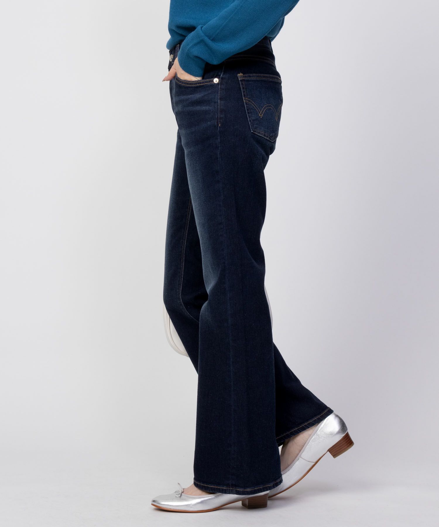 EDWIN essentials フレアストレッチデニムパンツ レディース