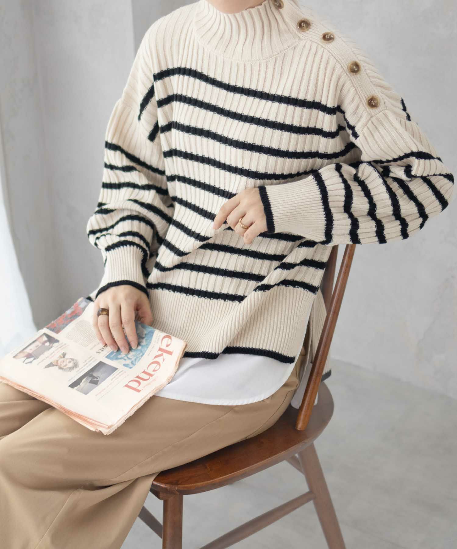 [さらに50%OFF]nAvy 肩ボタンフェイクレイヤードハイネックニットプルオーバー レディース商品サムネイル-1