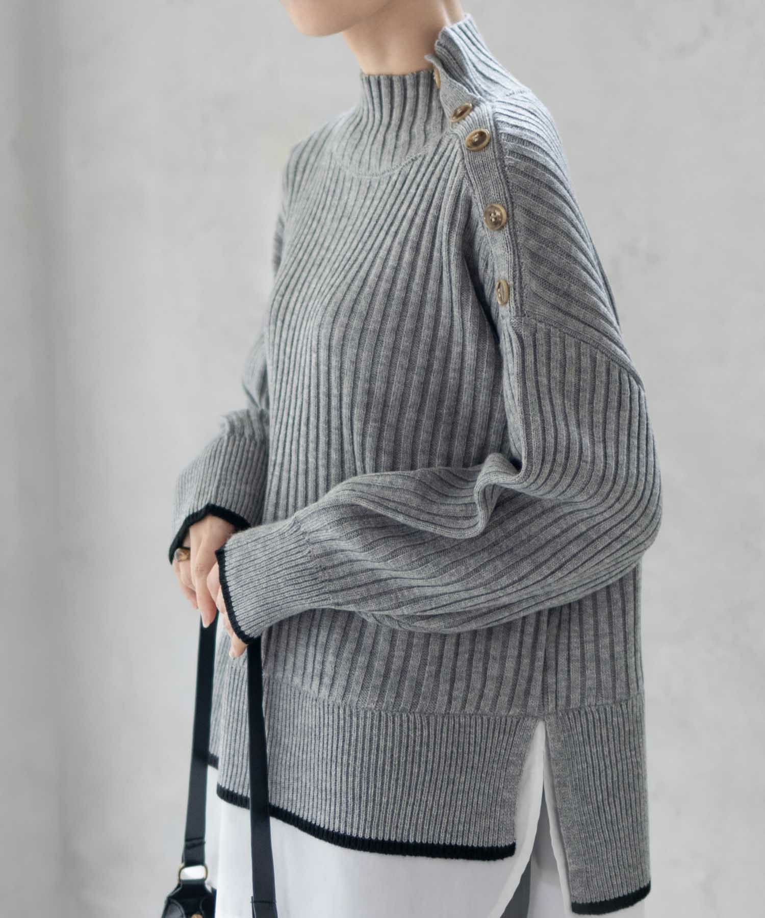 [さらに50%OFF]nAvy 肩ボタンフェイクレイヤードハイネックニットプルオーバー レディース商品画像-2