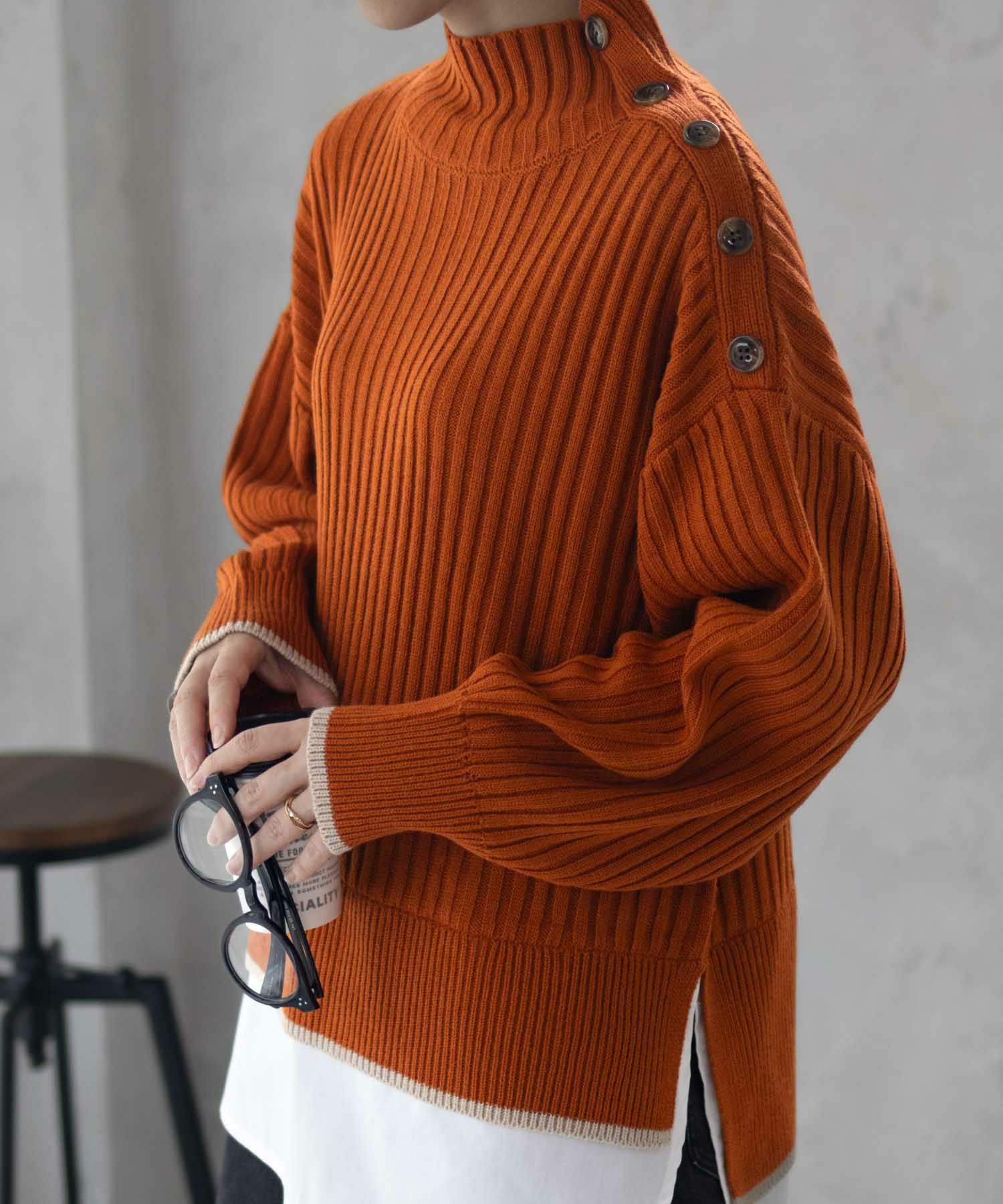 [さらに50%OFF]nAvy 肩ボタンフェイクレイヤードハイネックニットプルオーバー レディース商品画像-3