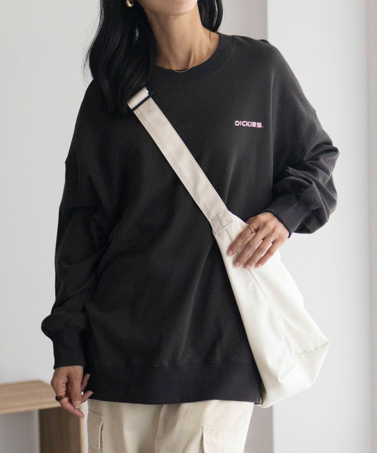 Dickies かすれフェスプリント裏起毛トレーナー レディース