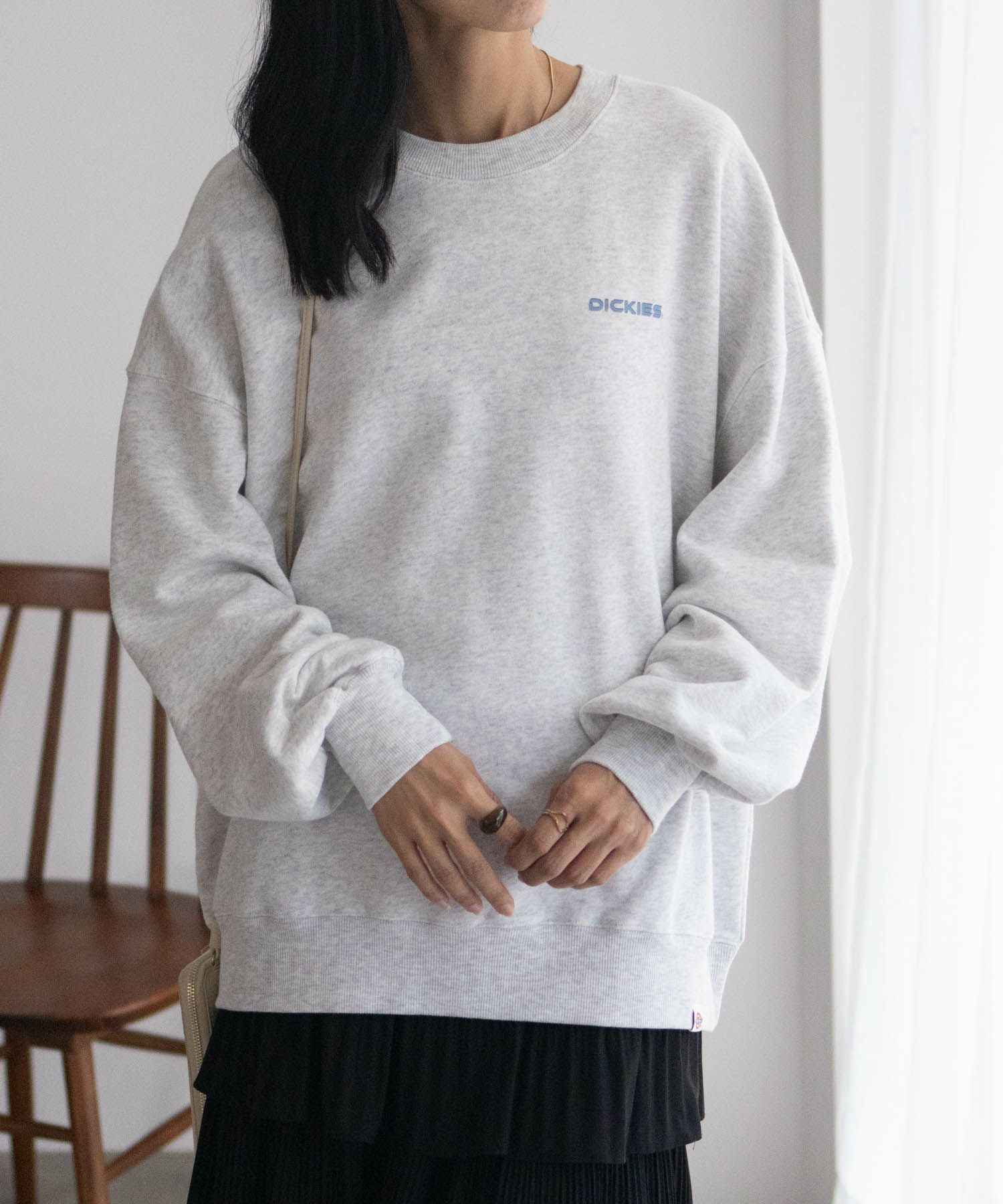 Dickies かすれフェスプリント裏起毛トレーナー レディース