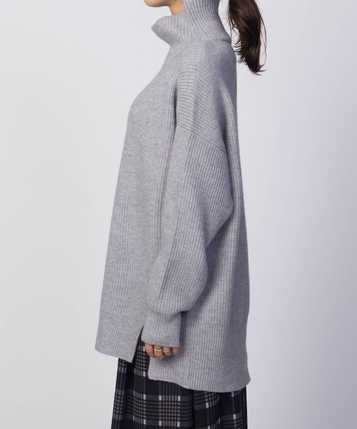 HusHusH ハイネックプルオーバー レディース