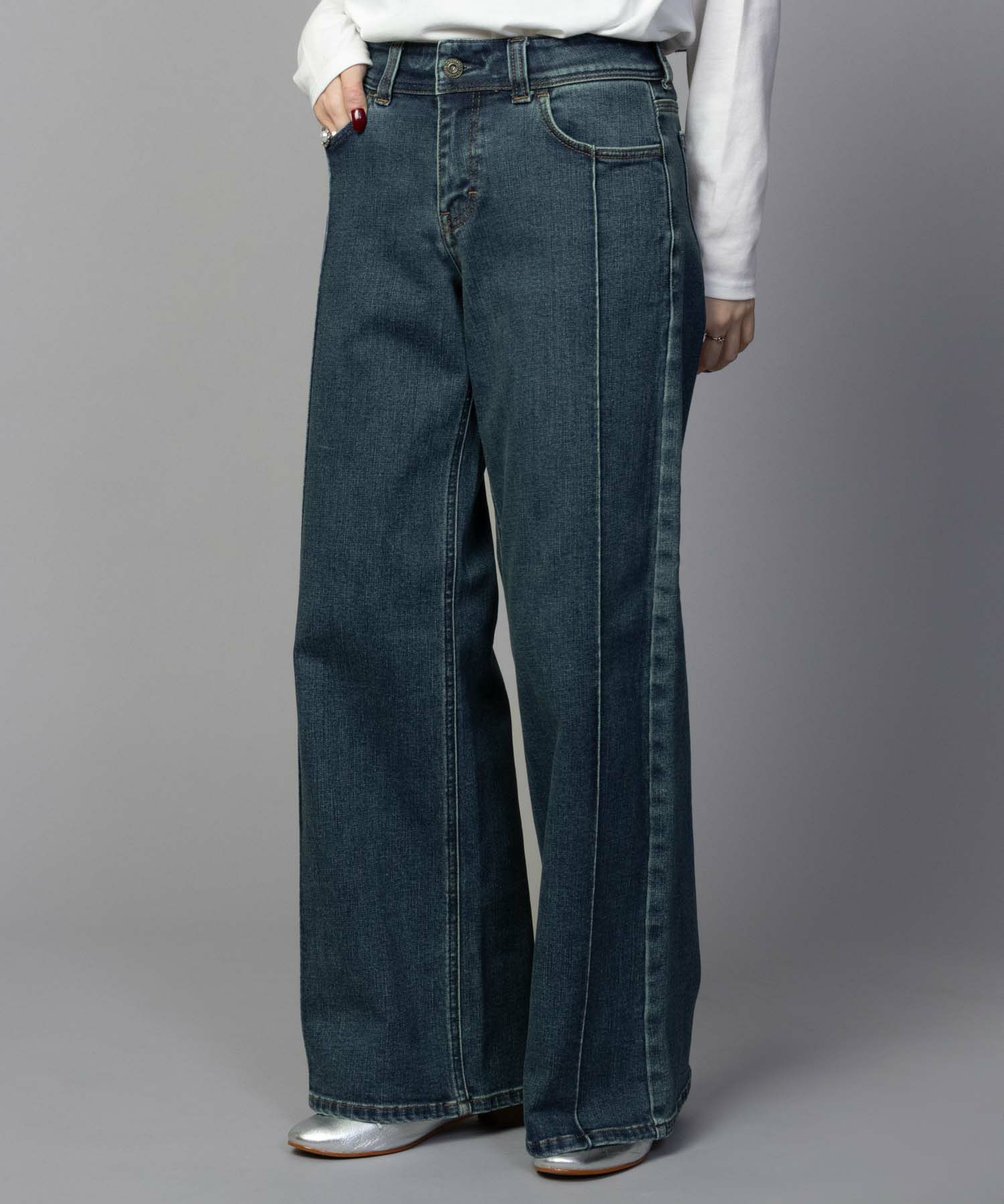 C17 タックワイドバギーデニムパンツ レディース