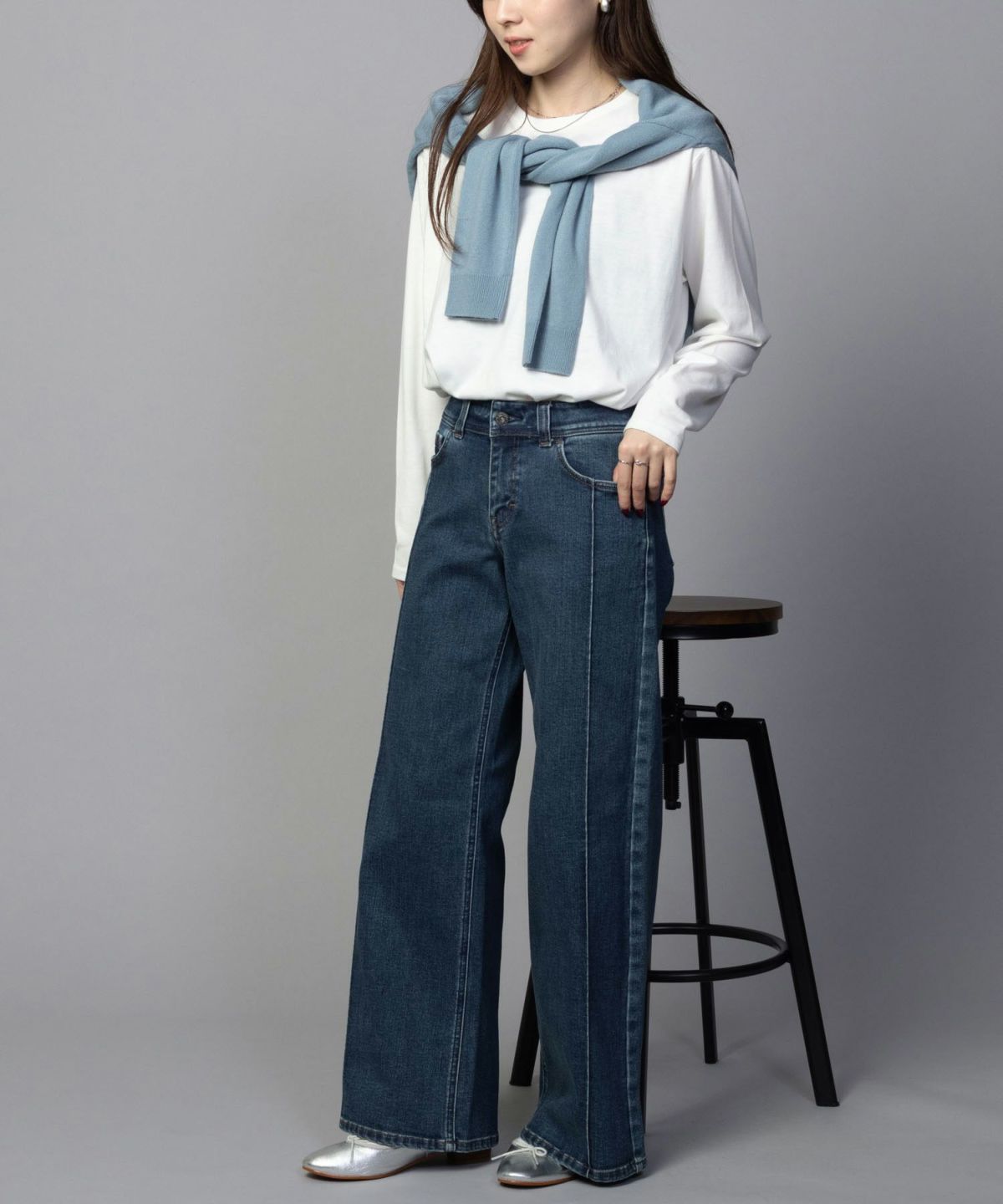 C17 タックワイドバギーデニムパンツ レディース