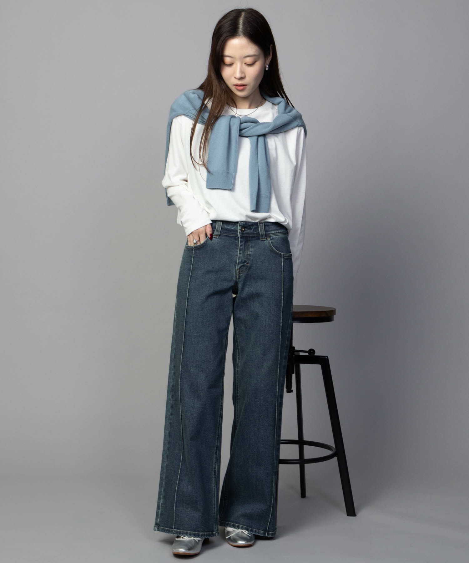 C17 タックワイドバギーデニムパンツ レディース