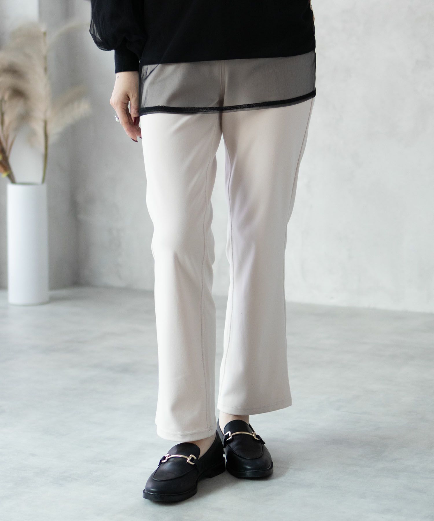 nAvy モイストタッチストレートパンツ レディース