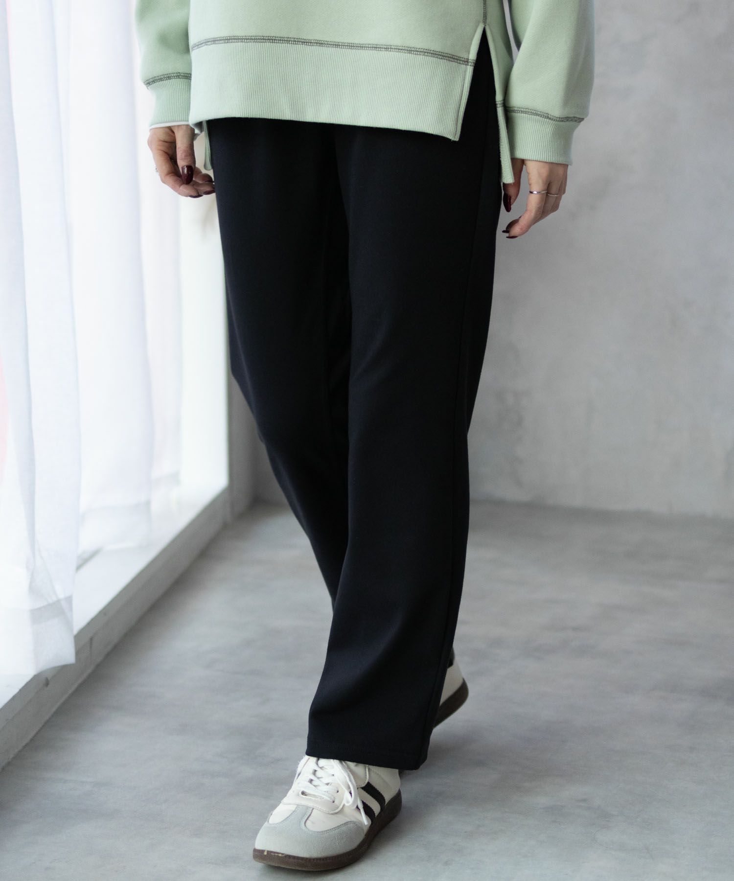 nAvy モイストタッチストレートパンツ レディース商品画像-5