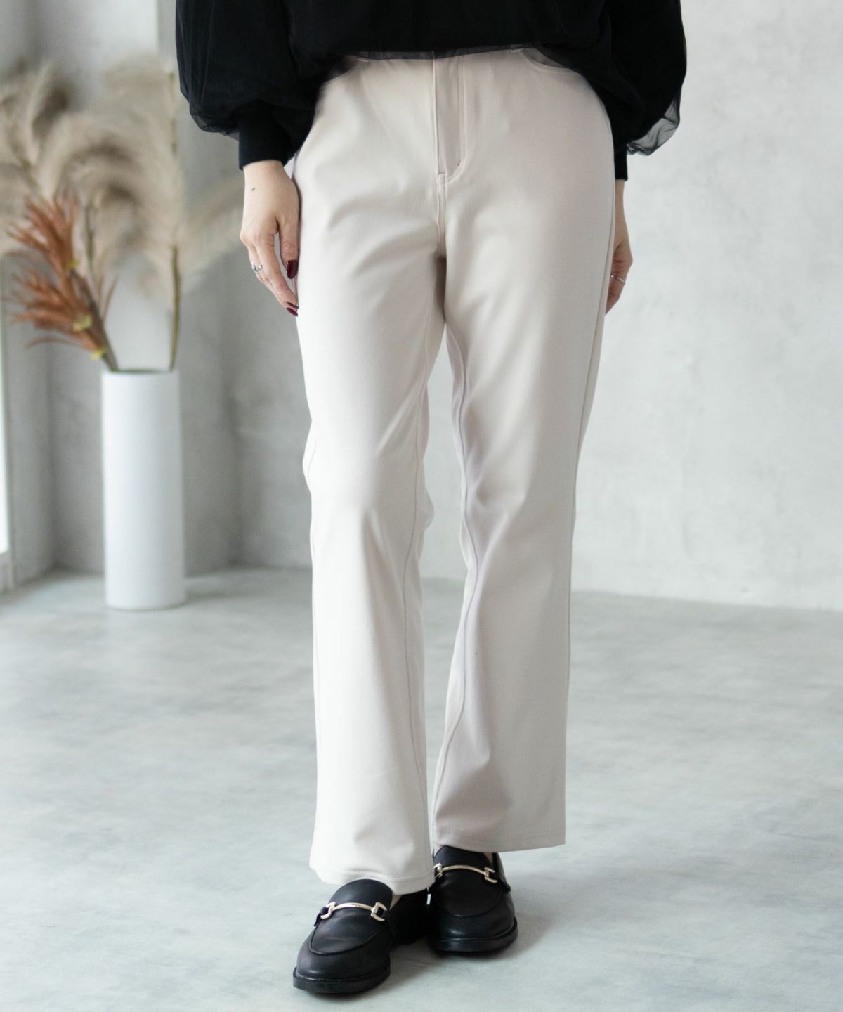 nAvy モイストタッチストレートパンツ レディース