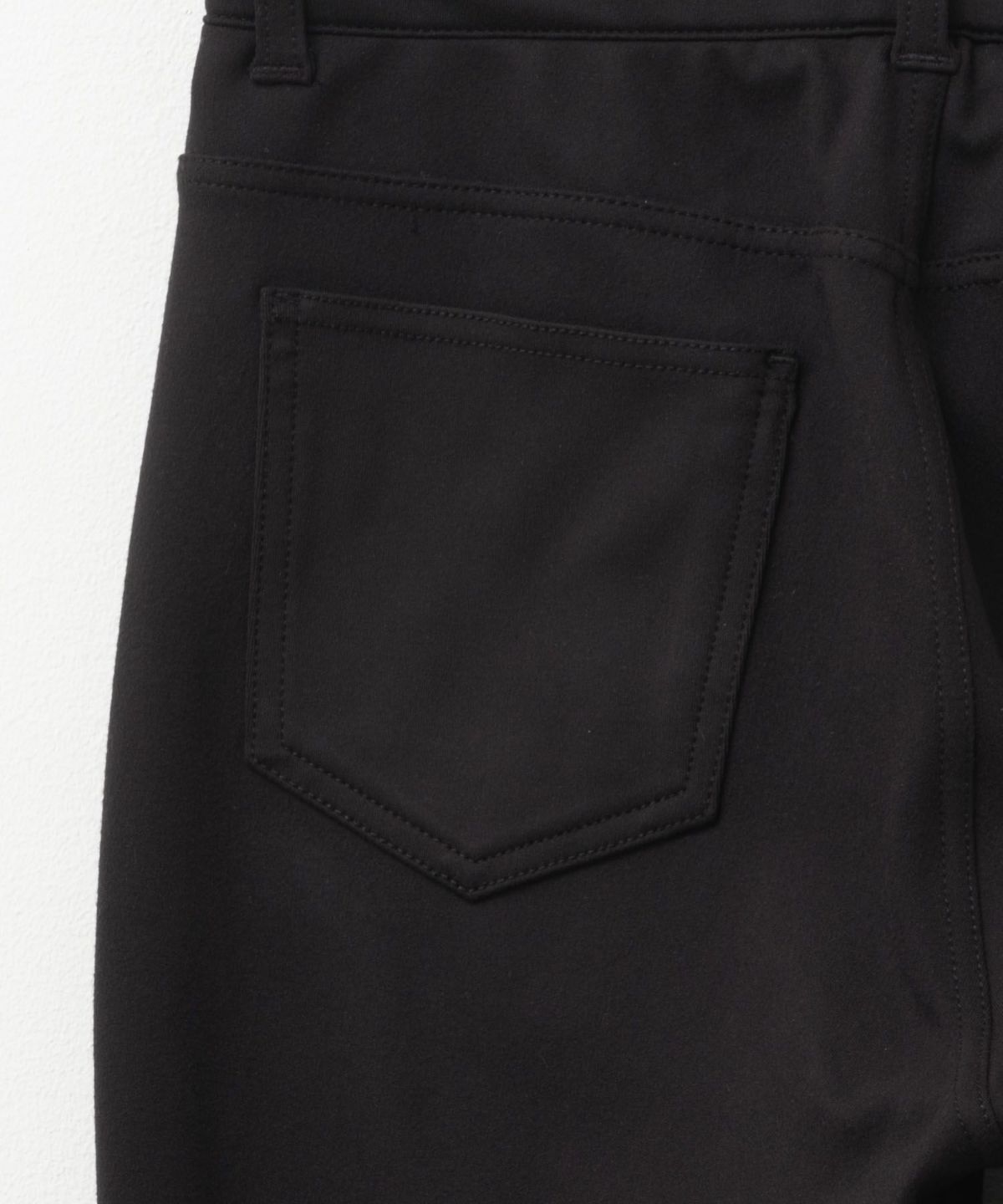 nAvy モイストタッチストレートパンツ レディース